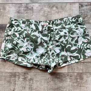 Mossimo Supply Co shorts Hawaiian Print shorts.